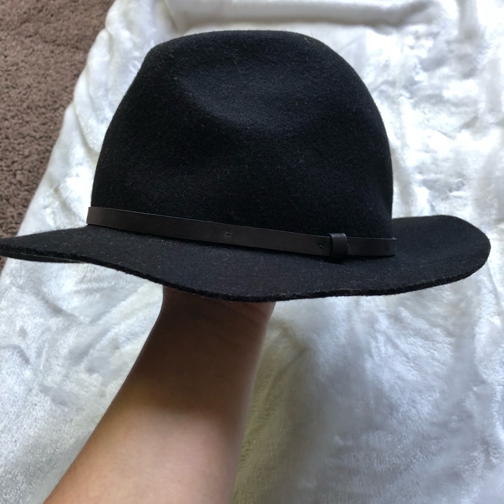 Black fedora hat